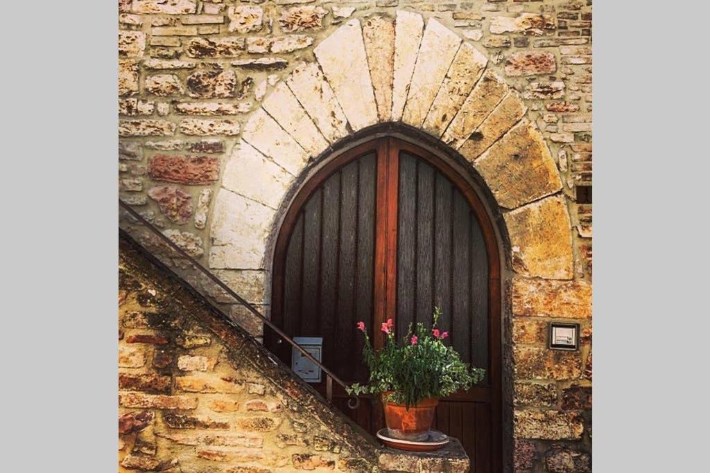 Assisi Anfiteatro Romano Εξωτερικό φωτογραφία