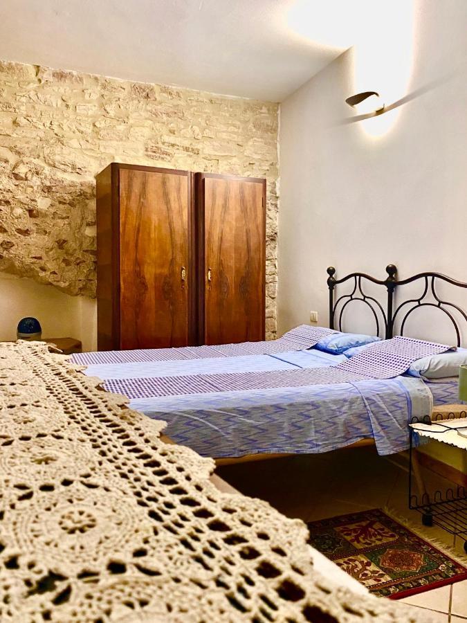 Assisi Anfiteatro Romano Εξωτερικό φωτογραφία